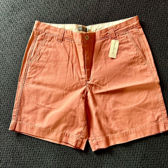 Men's LL Bean Signature Salmon Canvas Shorts - Picture 1 of 4